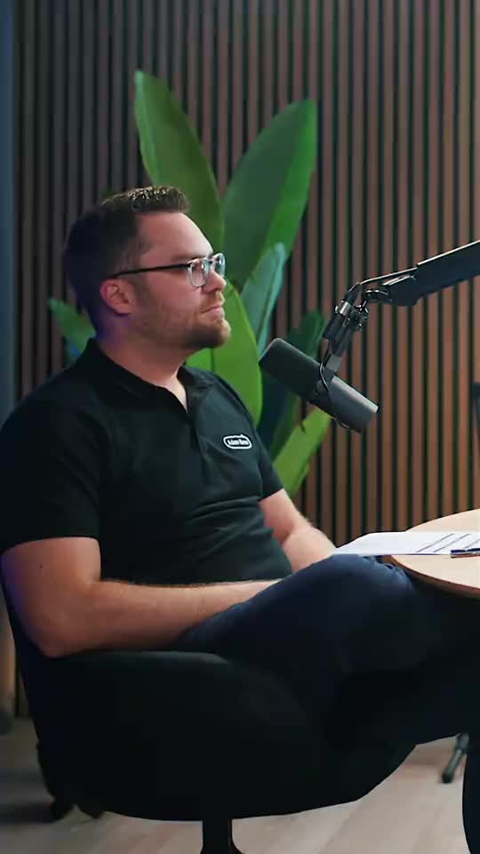 Reel-Produktion im Podcast-Studio durch die Social Media Agentur Monkeyreels